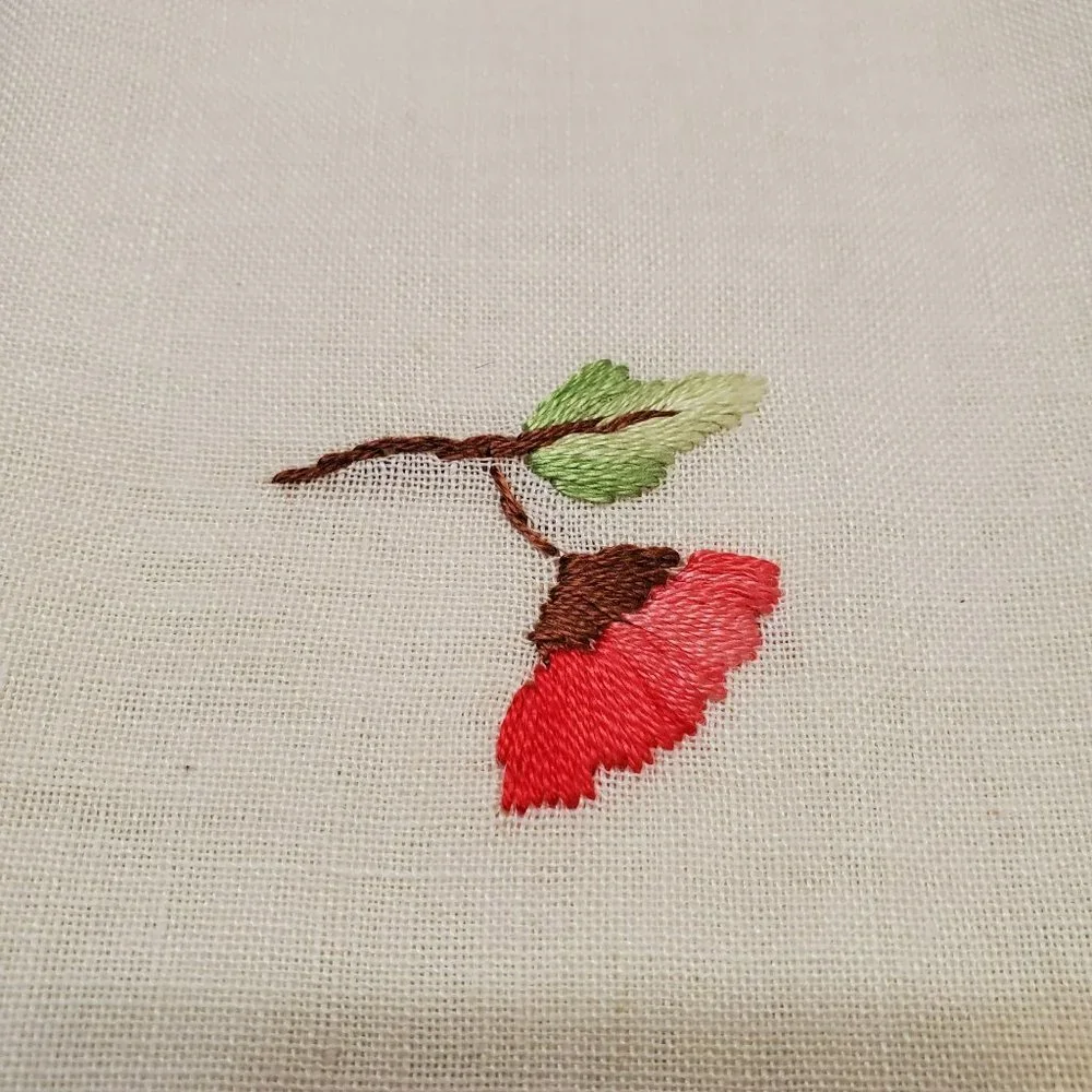 Vintage Embroidered Guest Towel, Fingertip Towel, Hand Embroidery, Floral Linen